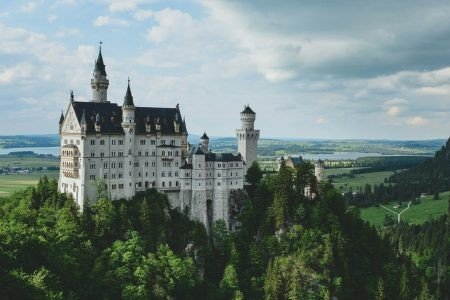 The Castle on the Cliff: Majestic, Magic, Manoir